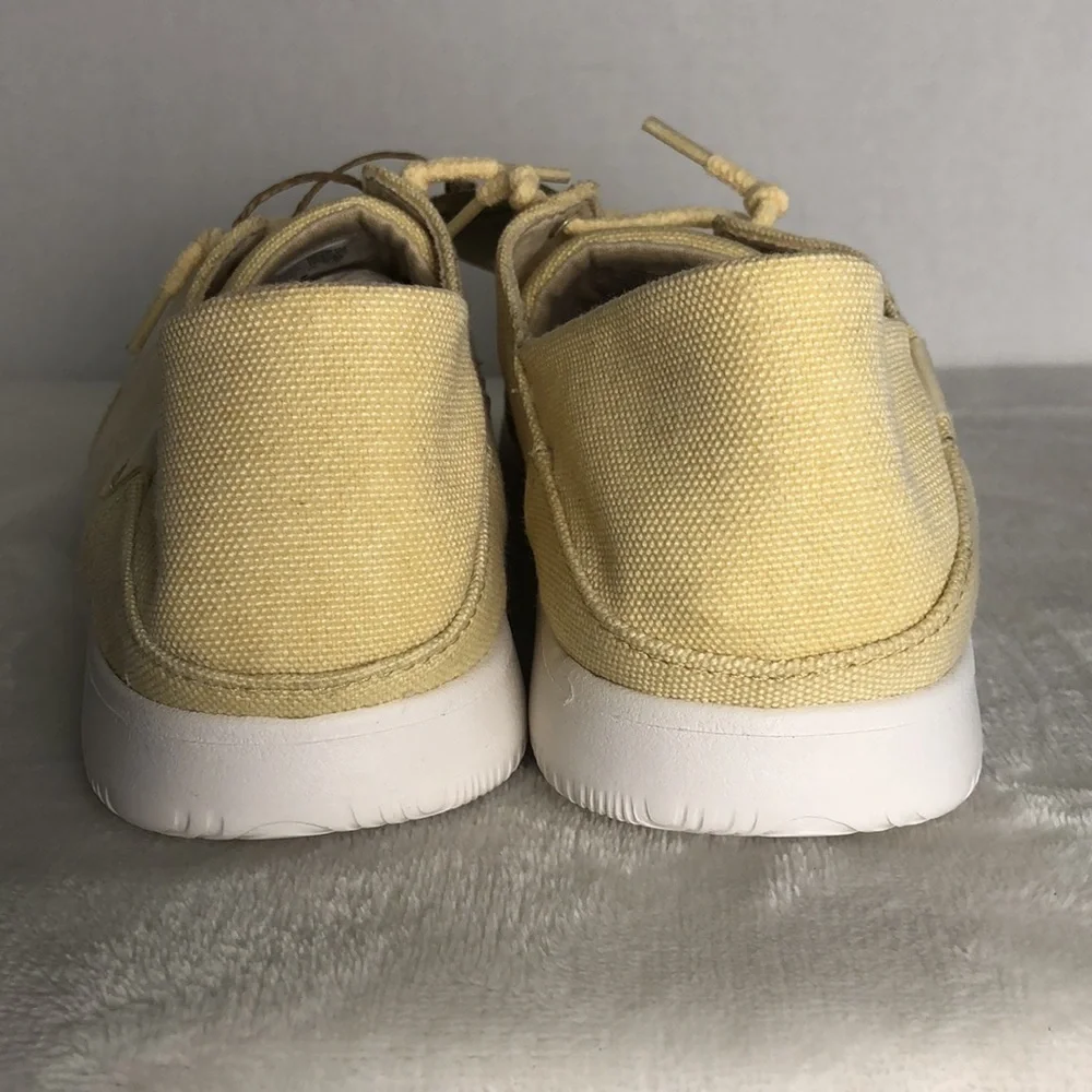New CHACOS Women Size 10.5 Summer Melon‎ Chillos Sneakers Casual Lightweight